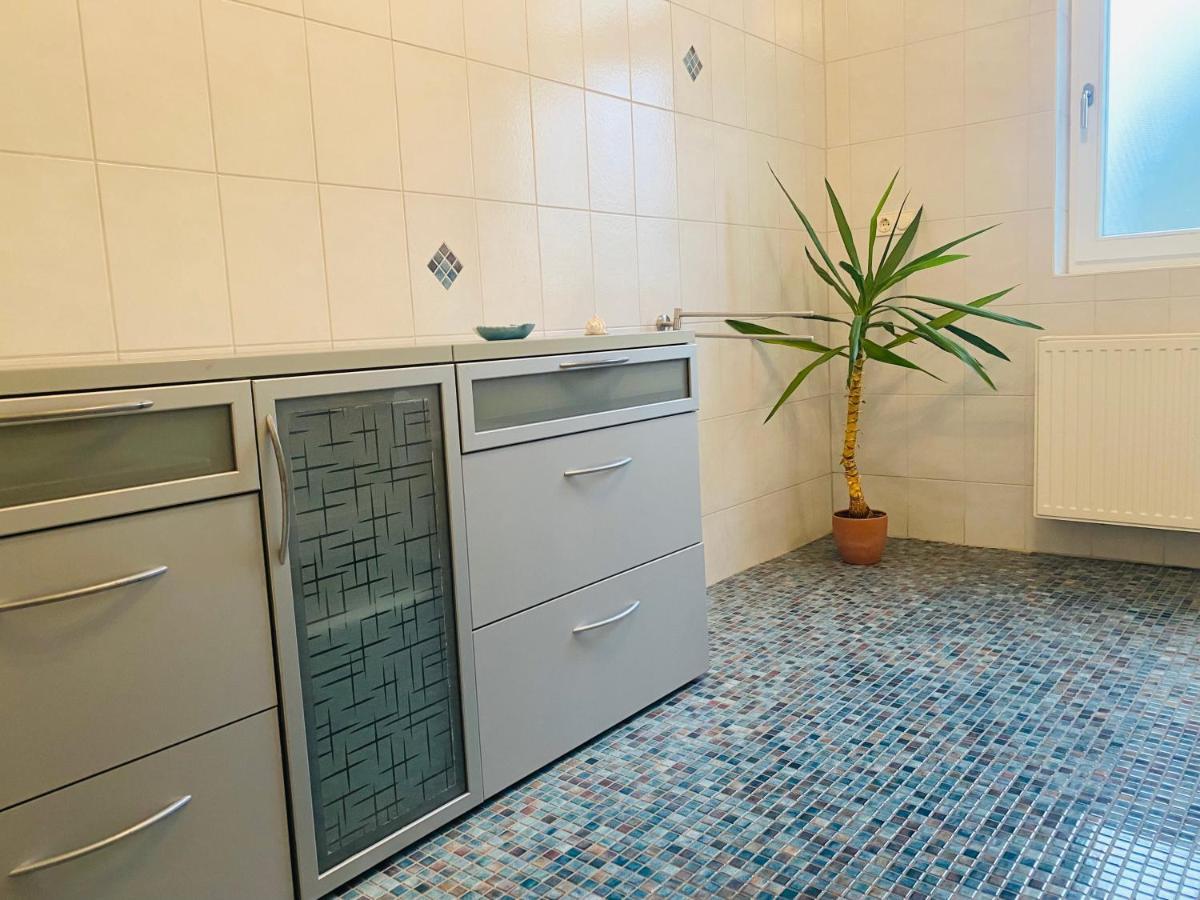 Kapitaenshaus An Der Warnow Mit Sauna Rostock Exteriör bild